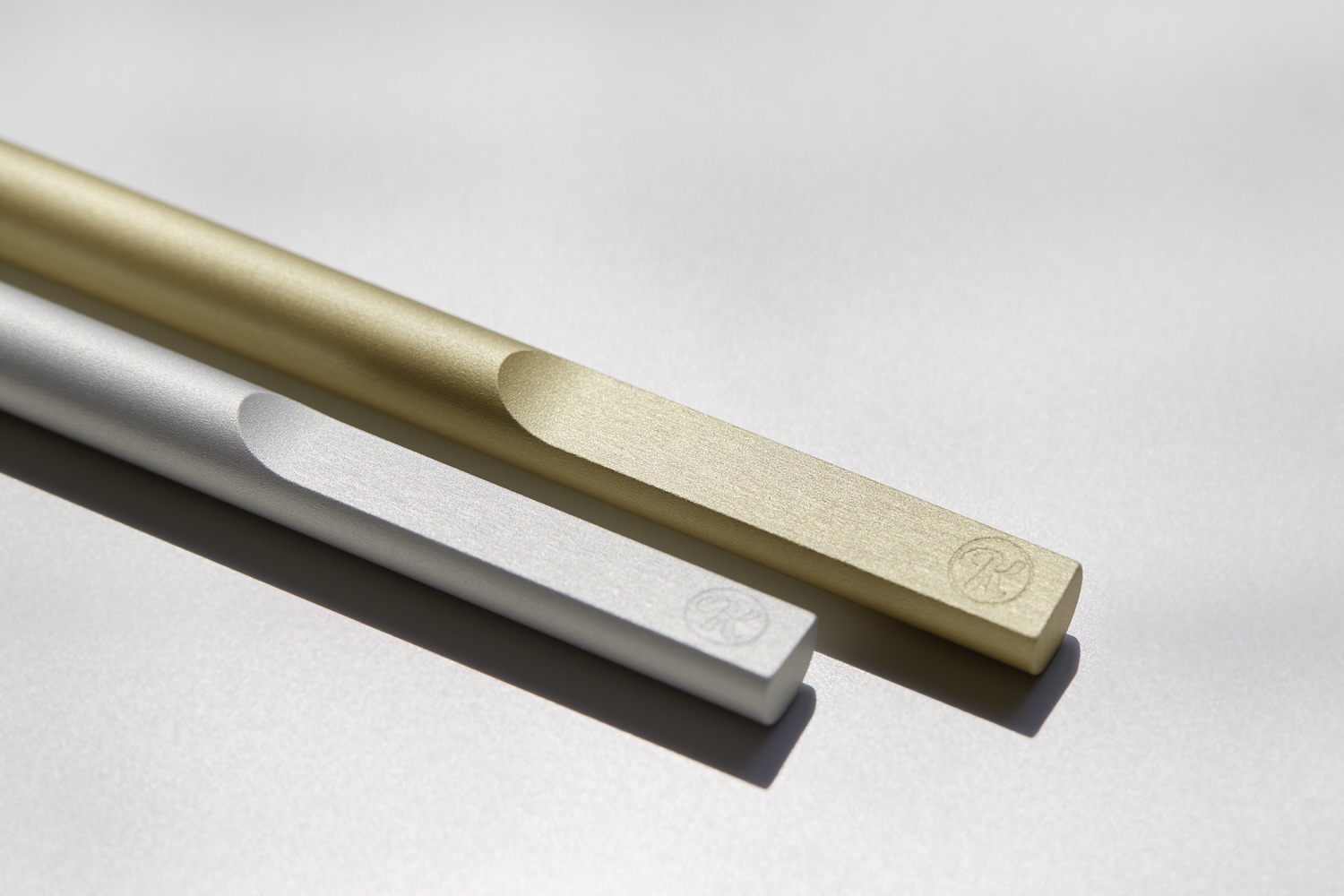 Pencil Gold &amp; Silber · Close-up